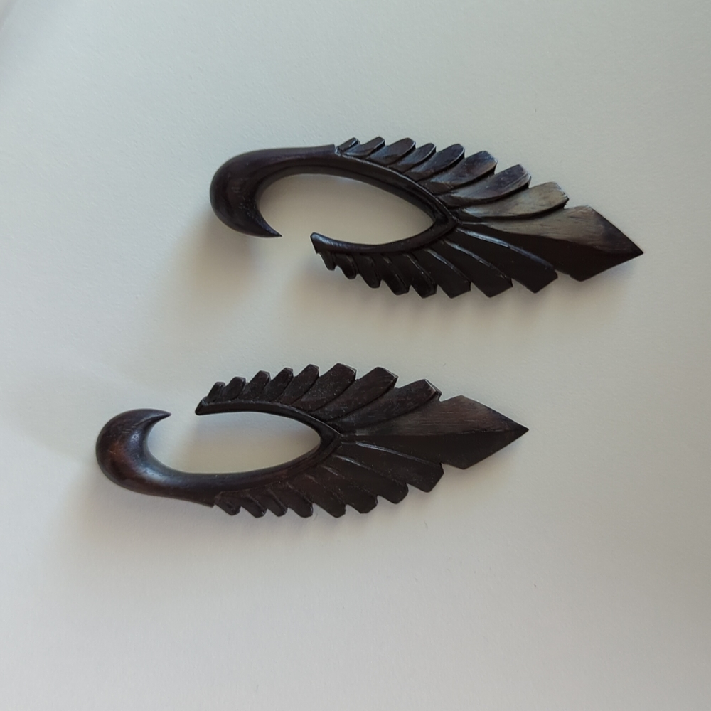 00 gauge 9.5mm carved wood plugs